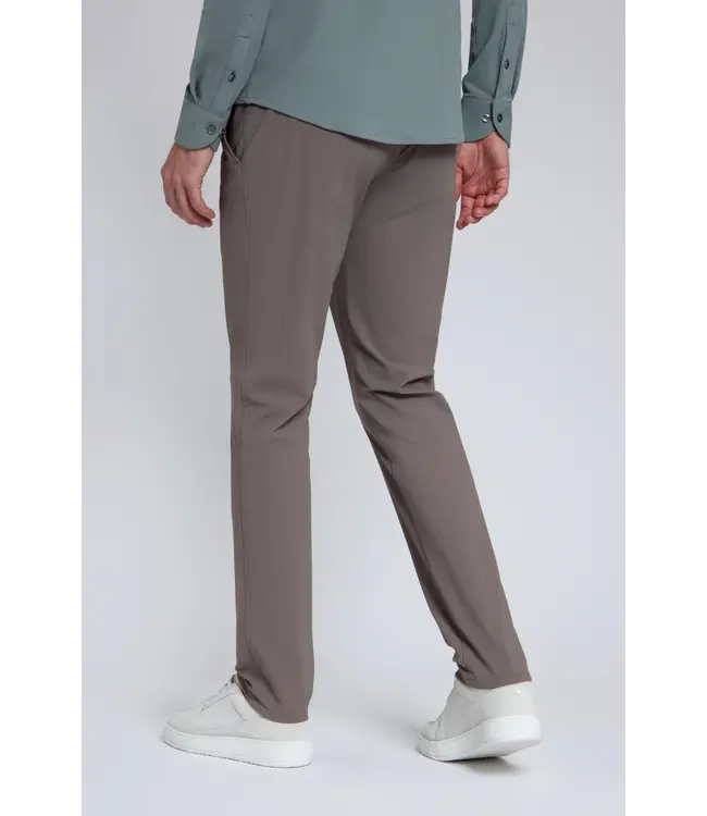 sensitive travel chino taupe