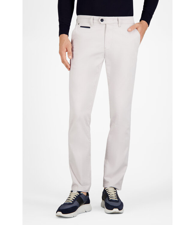 Benny-3 modern fit zomer chino krijt