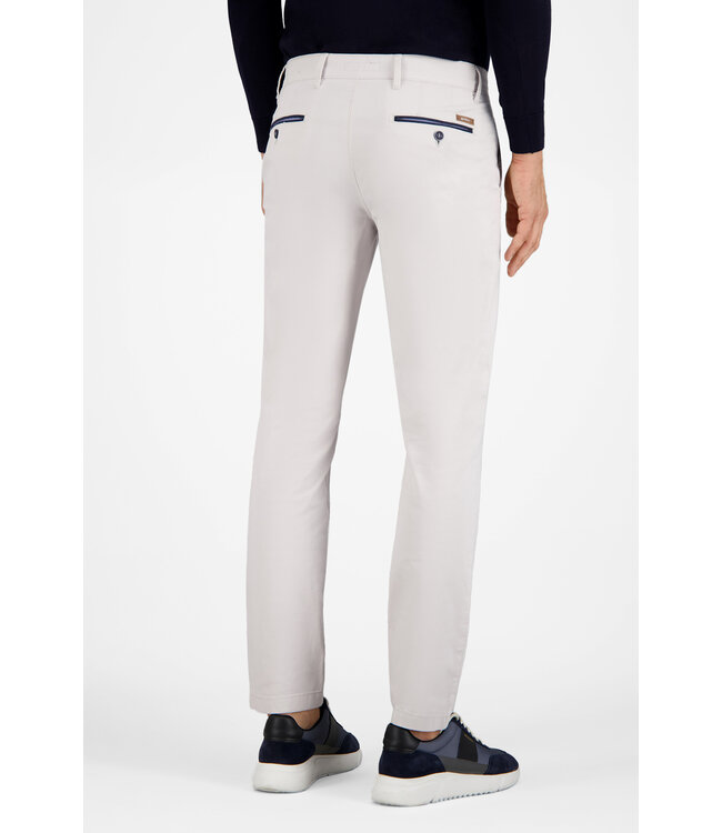 Benny-3 modern fit zomer chino krijt