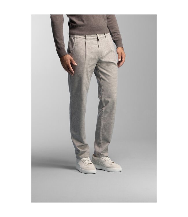 pleated chino beige print