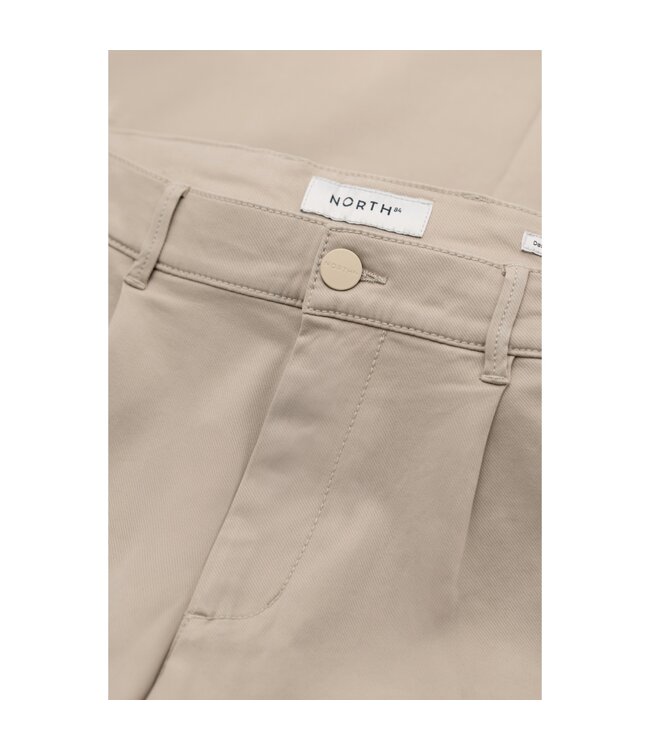 pleated chino beige