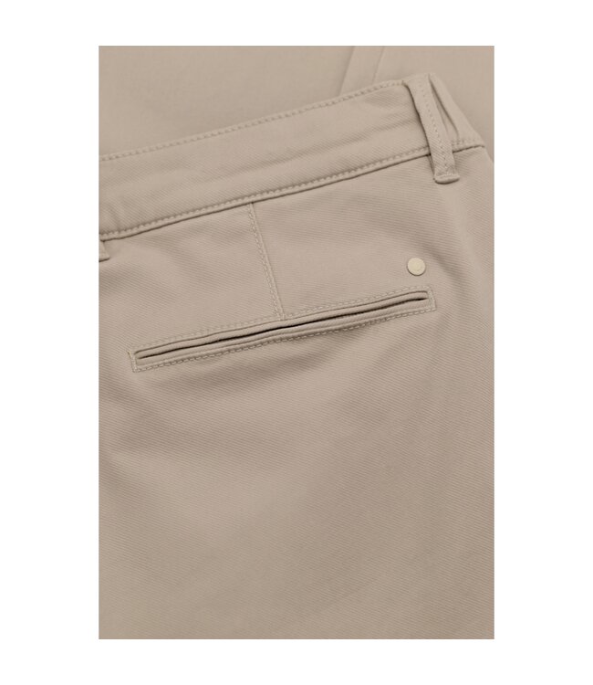pleated chino beige