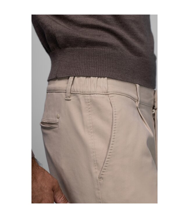 pleated chino beige