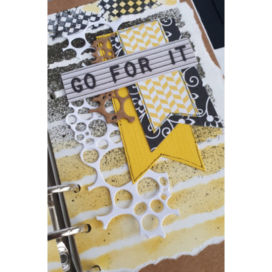 DDBD Dutch Doobadoo Mask Stencil Grunge Strip 16,3x14,8 cm.