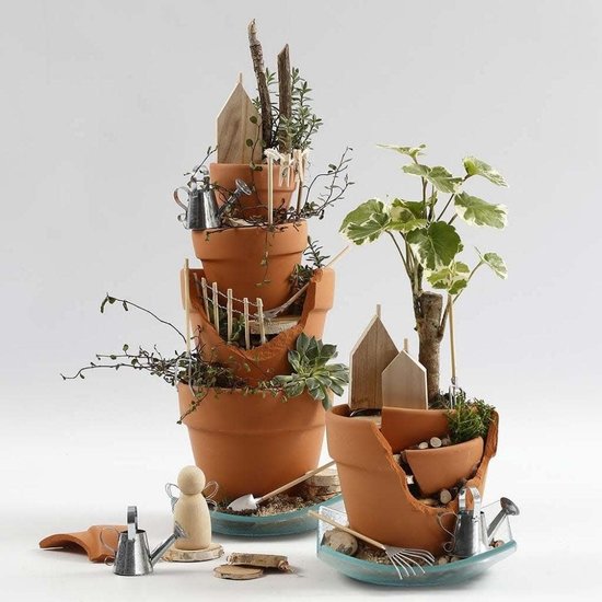 Terracotta bloempot, 4,2 cm. hoog  5cm. doorsnee, 1 st.