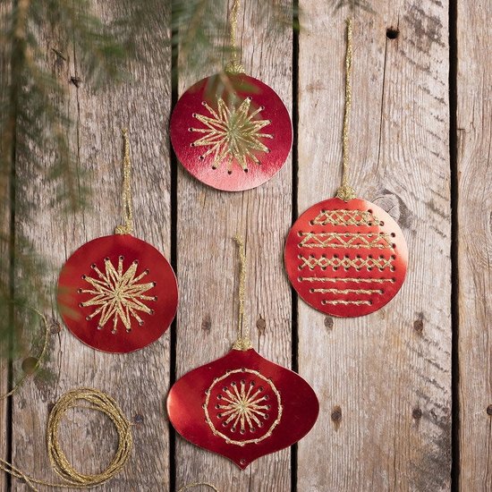 Creotime Kruissteken karton Kerstdecoratie 8,5-12cm. gatgrootte 3mm. 8 st. Metallic Rood