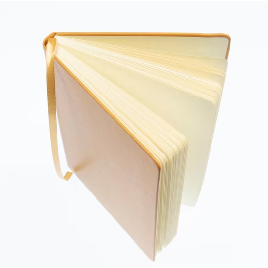 Kangaro Kangaro Schetsboek A5 80 blad 140gr roomwit met elastiek en lint, okergeel