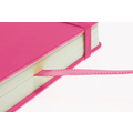 Kangaro Kangaro Schetsboek A5 80 blad 140gr roomwit met elastiek en lint, hot pink