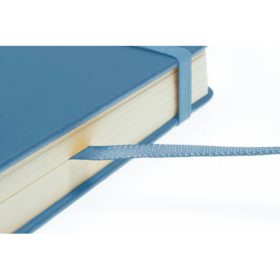 Kangaro Kangaro Schetsboek A5 80 blad 140gr roomwit met elastiek en lint, sky blue