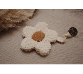 Moon and Maya : Daisy  White Moon and Maya : Daisy  White