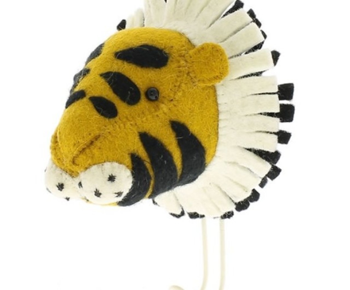 Fiona Walker England Fiona Walker : Big single head hook Tiger