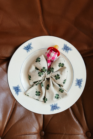 Atelier Pomme Atelier Pomme | Pacifier Cloth | Pomme | Put A Bow On It | Lucky Atelier Pomme Atelier Pomme | Pacifier Cloth | Pomme | Put A Bow On It | Lucky