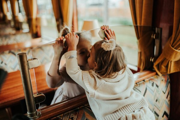 Donsje Amsterdam Donsje Amsterdam | Josy Exclusive Hairclip | Poodle | Off White Metallic Leather