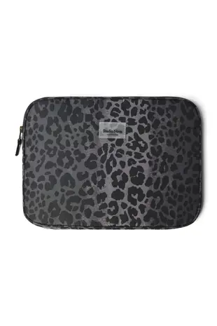 Studio Noos Studio Noos | Antra Leopard Puffy Laptop Sleeve | 13 INCH