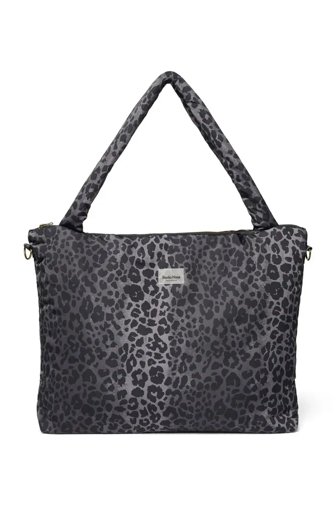 Studio Noos Studio Noos | Antra Leopard Puffy Diaper Bag Studio Noos Studio Noos | Antra Leopard Puffy Diaper Bag