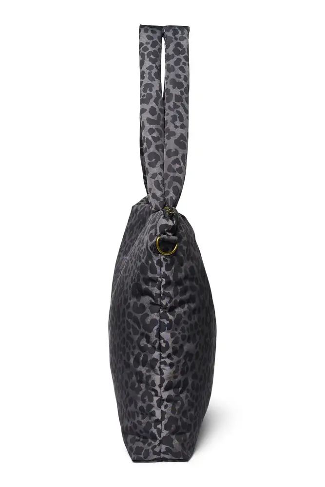 Studio Noos Studio Noos | Antra Leopard Puffy Diaper Bag Studio Noos Studio Noos | Antra Leopard Puffy Diaper Bag