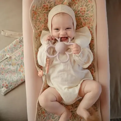 Mushie Mushie |  Rattle daisy teether | Soft Lilac Mushie Mushie |  Rattle daisy teether | Soft Lilac