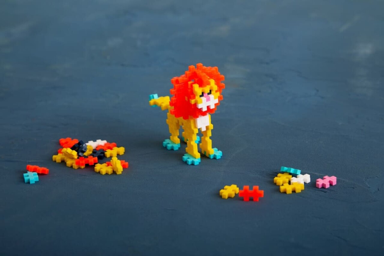 Plus Plus Plus - Plus | Tube leeuw 100 stuks Plus Plus Plus - Plus | Tube leeuw 100 stuks