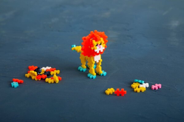 Plus Plus Plus - Plus | Tube leeuw 100 stuks Plus Plus Plus - Plus | Tube leeuw 100 stuks