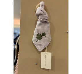 Atelier Pomme Atelier Pomme | Pacifier Cloth | Cuddle | Lucky Lila | Lucky Clover Atelier Pomme Atelier Pomme | Pacifier Cloth | Cuddle | Lucky Lila | Lucky Clover