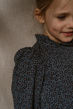 Navy Natural Navy Natural | Loulou top navy leopard flower