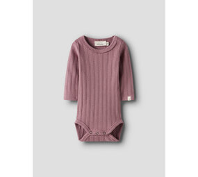 Lil ' Atelier Lil ' Atelier | NBFRITA SIG LS SLIM BODY LIL | Nostalgia Rose Lil ' Atelier Lil ' Atelier | NBFRITA SIG LS SLIM BODY LIL | Nostalgia Rose
