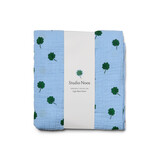 Studio Noos Studio Noos | Swaddle Print Large | Light Blue Clover Studio Noos Studio Noos | Swaddle Print Large | Light Blue Clover