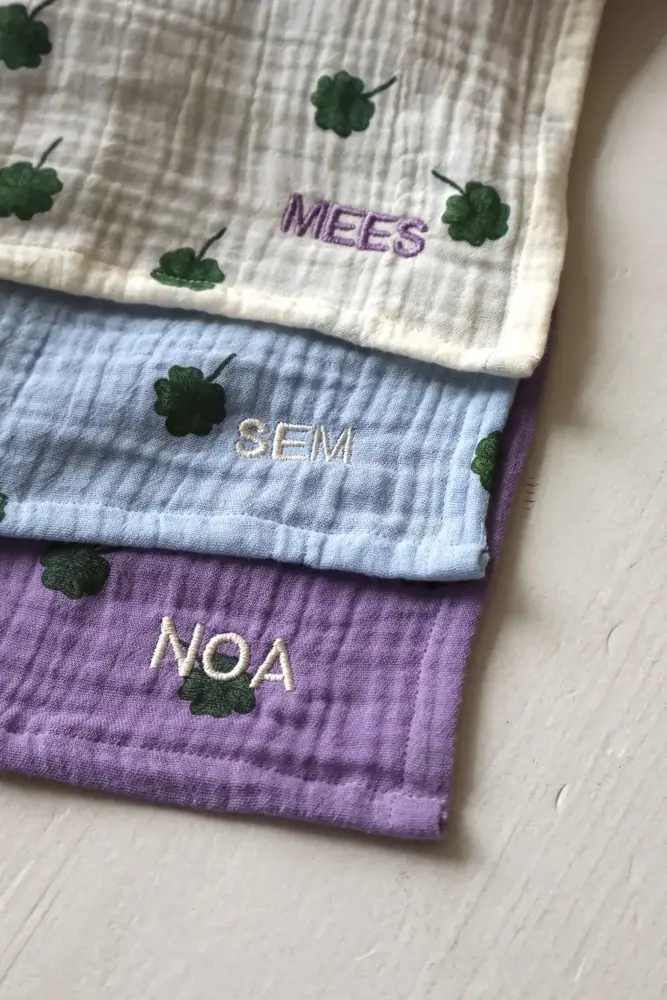 Studio Noos Studio Noos | Swaddle Print Medium | Purple Clover