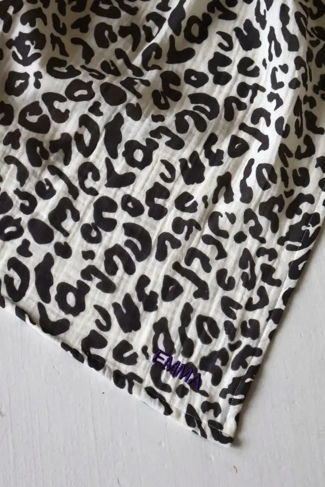 Studio Noos Studio Noos | Swaddle Print Medium | Holy Cow Studio Noos Studio Noos | Swaddle Print Medium | Holy Cow