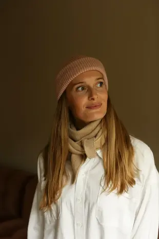 Hvid Hvid | Triangle Scarf Josephina | Sand