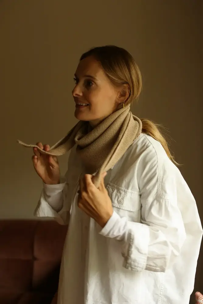 Hvid Hvid | Triangle Scarf Josephina | Sand