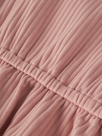 Lil ' Atelier Lil ' Atelier | NMFSASELINE SL LOOSE TOP LIL | Rose Tan