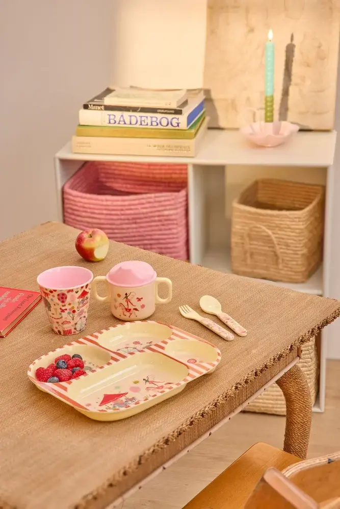 Rice Everyday Magic Rice | Kinderbord met 4 Compartimenten | Fun Fair Print | Roze
