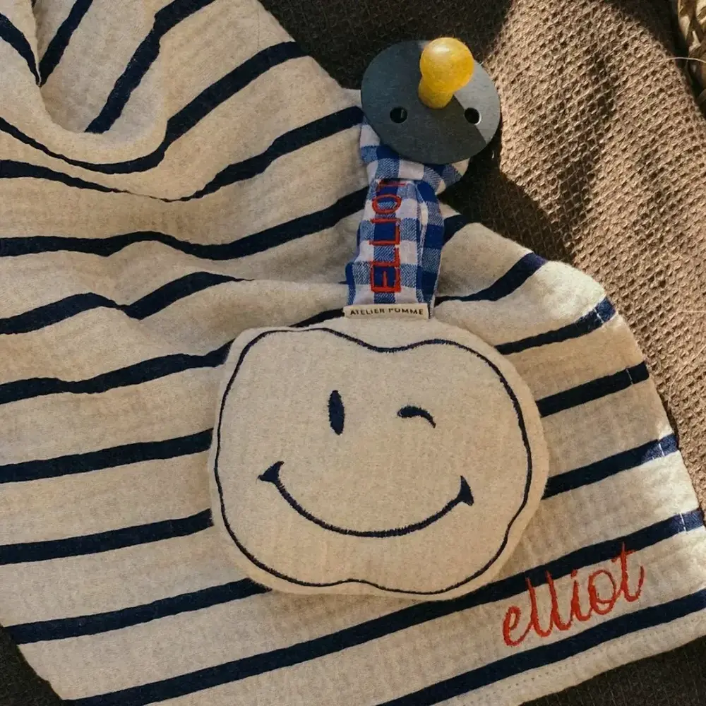 Atelier Pomme Atelier Pomme | Pacifier Cloth | Pomme | Boogie Blue Atelier Pomme Atelier Pomme | Pacifier Cloth | Pomme | Boogie Blue