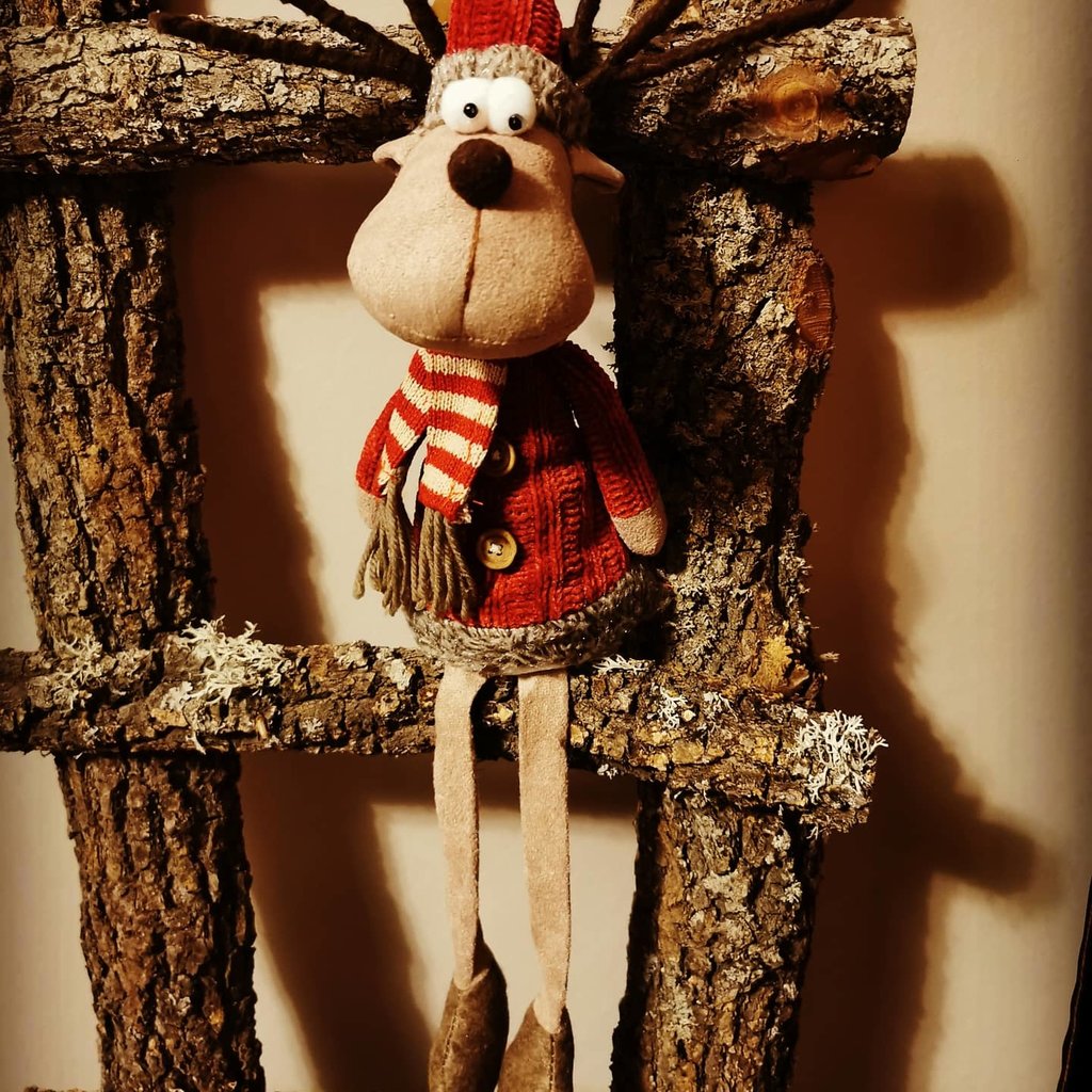 Decor Shop Reindeer sitting