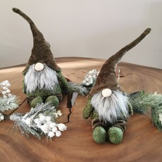 Pusteblume Seated Christmas gnome green