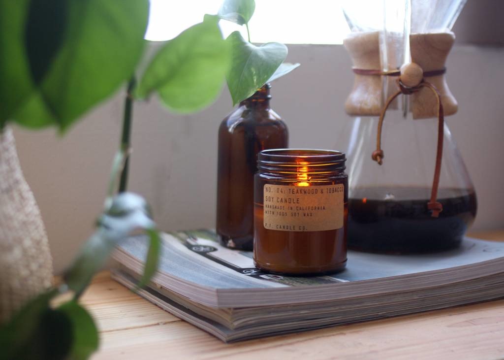 P.F.Candle & Co kaars M No.4 'Teakwood & Tobacco'