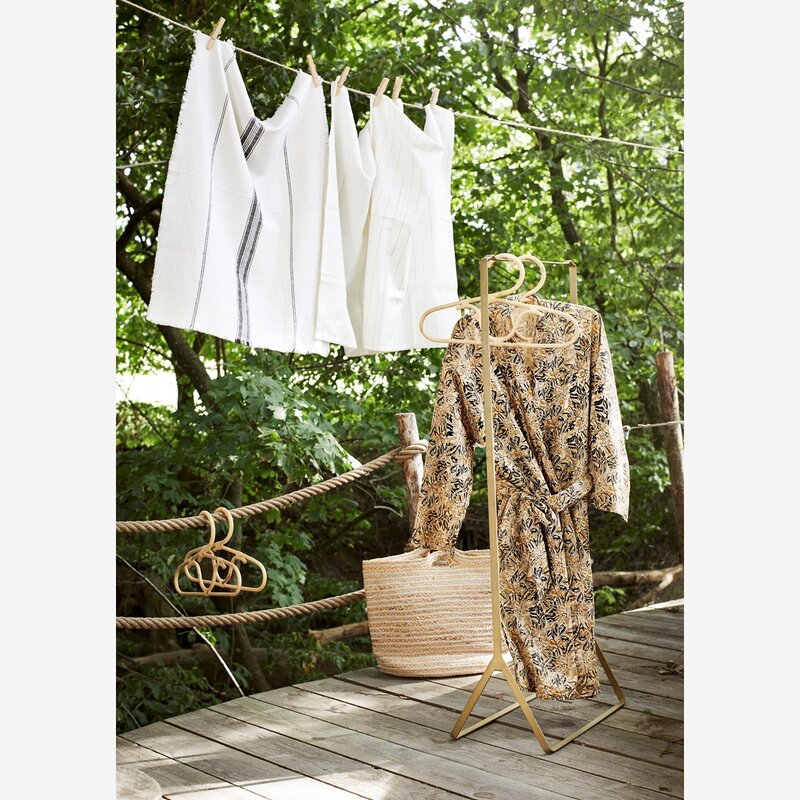 Madam Stoltz Rotan Hanger