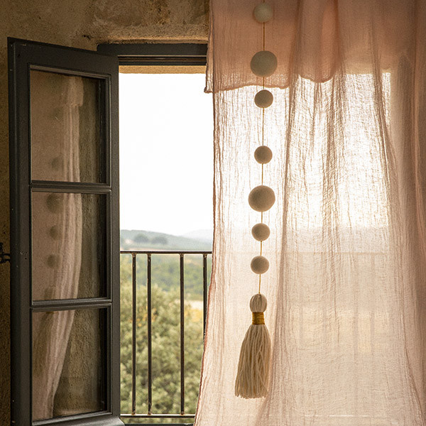 Mushkane hanger 'pearls & Pompom' - vilt / wol