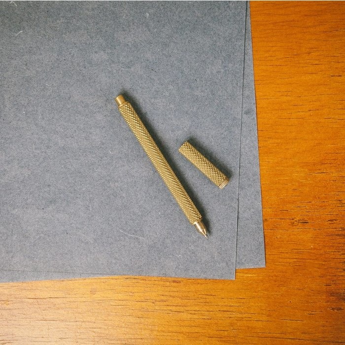 Brut Homewear pen 'Knurled' - brass