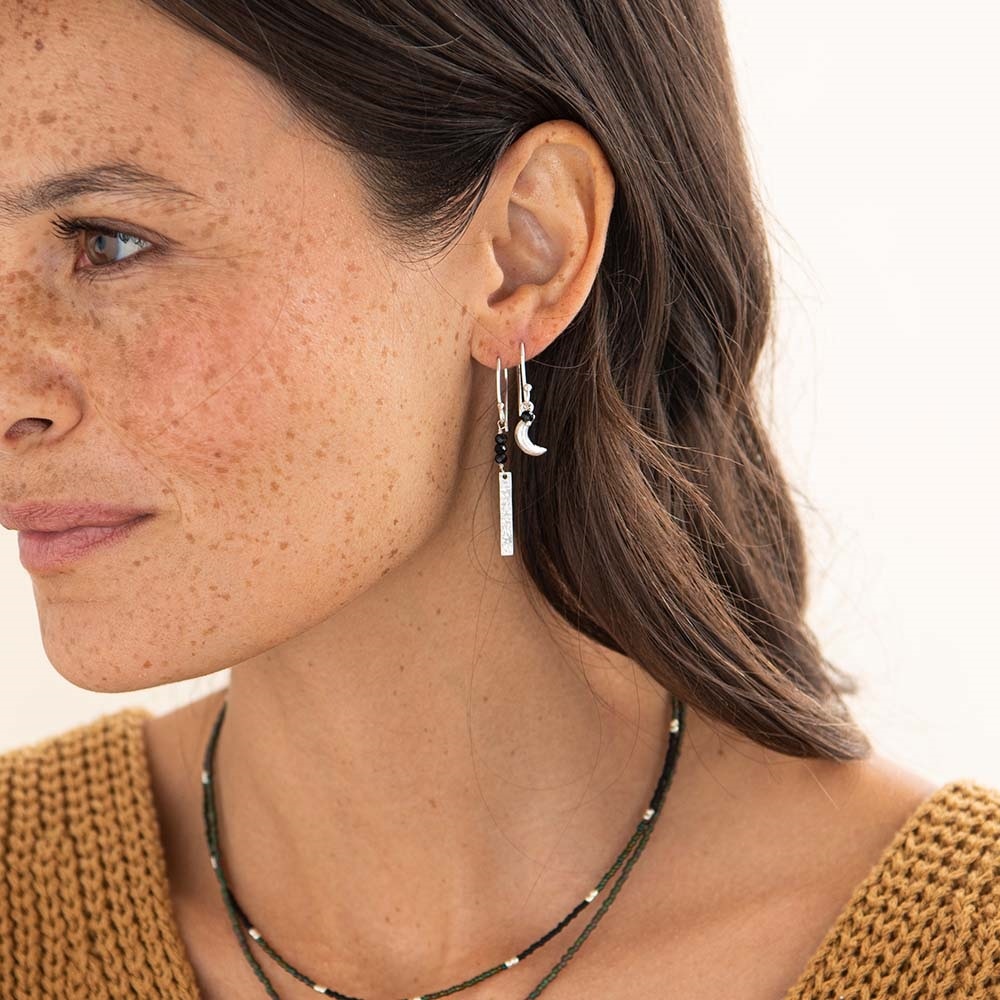 A Beautiful Story earrings 'Generous' moon - onyx