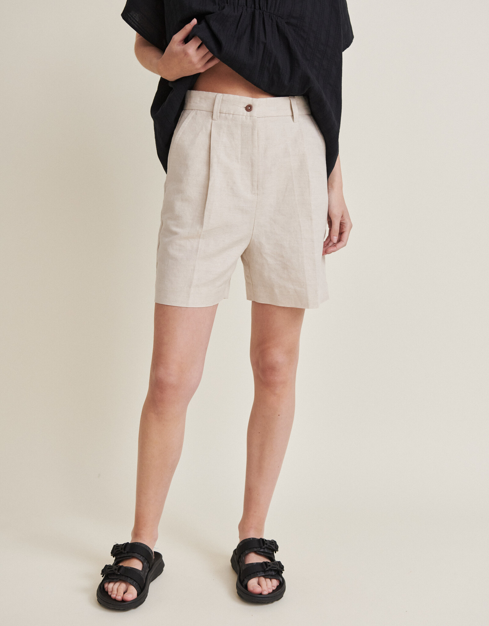 Basic Apparel short 'Nata' - linnen