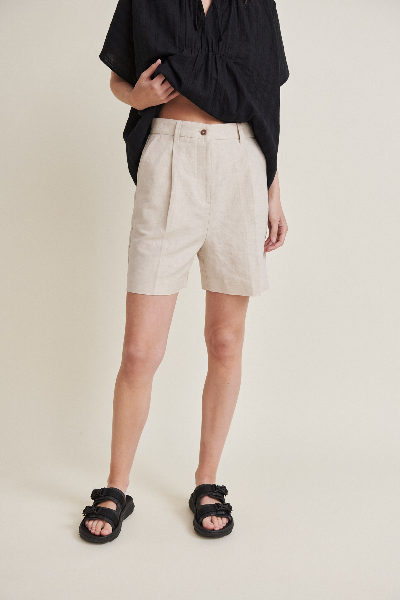 Basic Apparel short 'Nata' - linnen