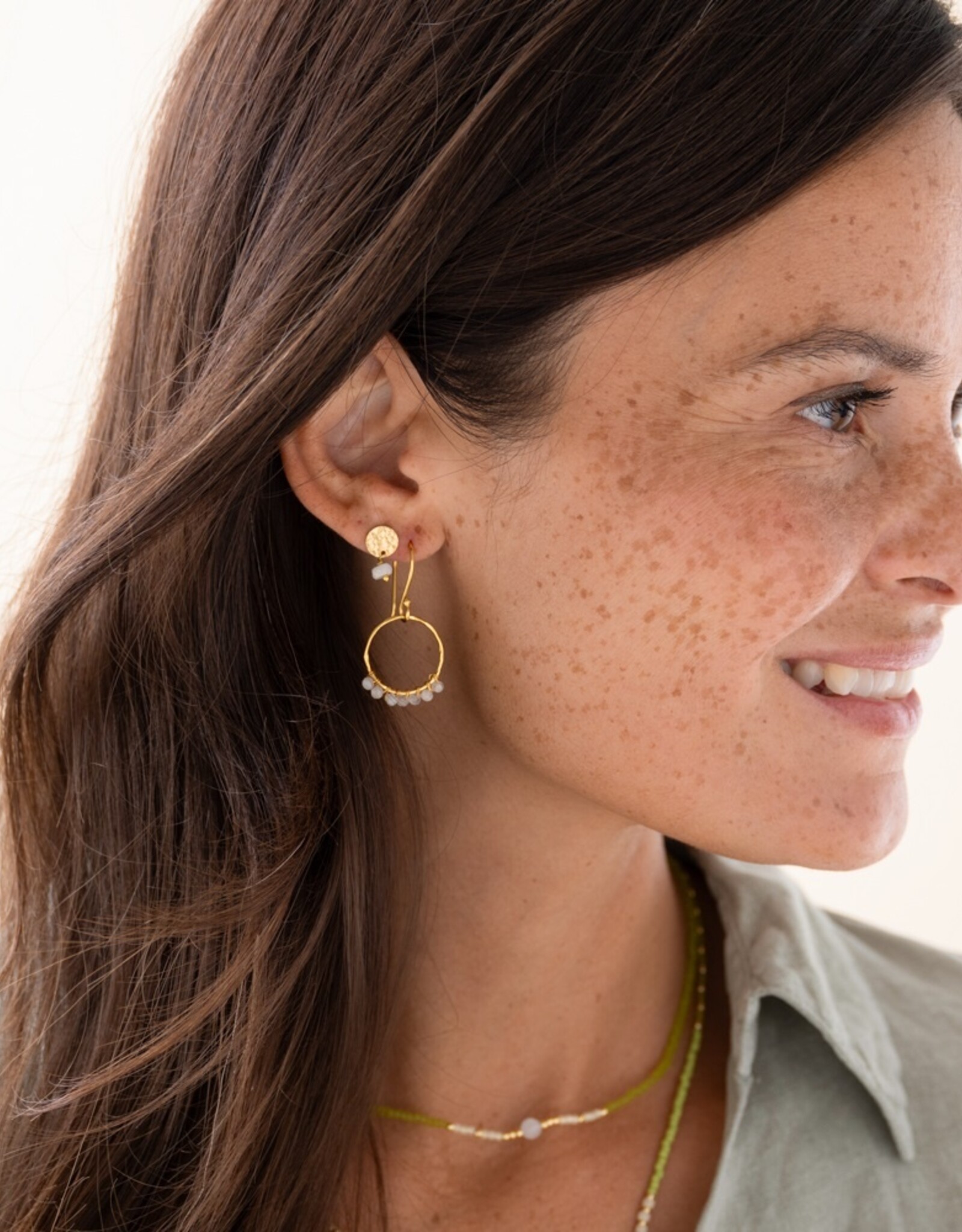 A Beautiful Story earrings 'Compassion' moonstone - gold