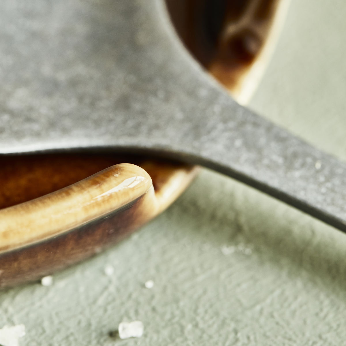 Nicolas Vahe spoon rest 'Barn' - stoneware