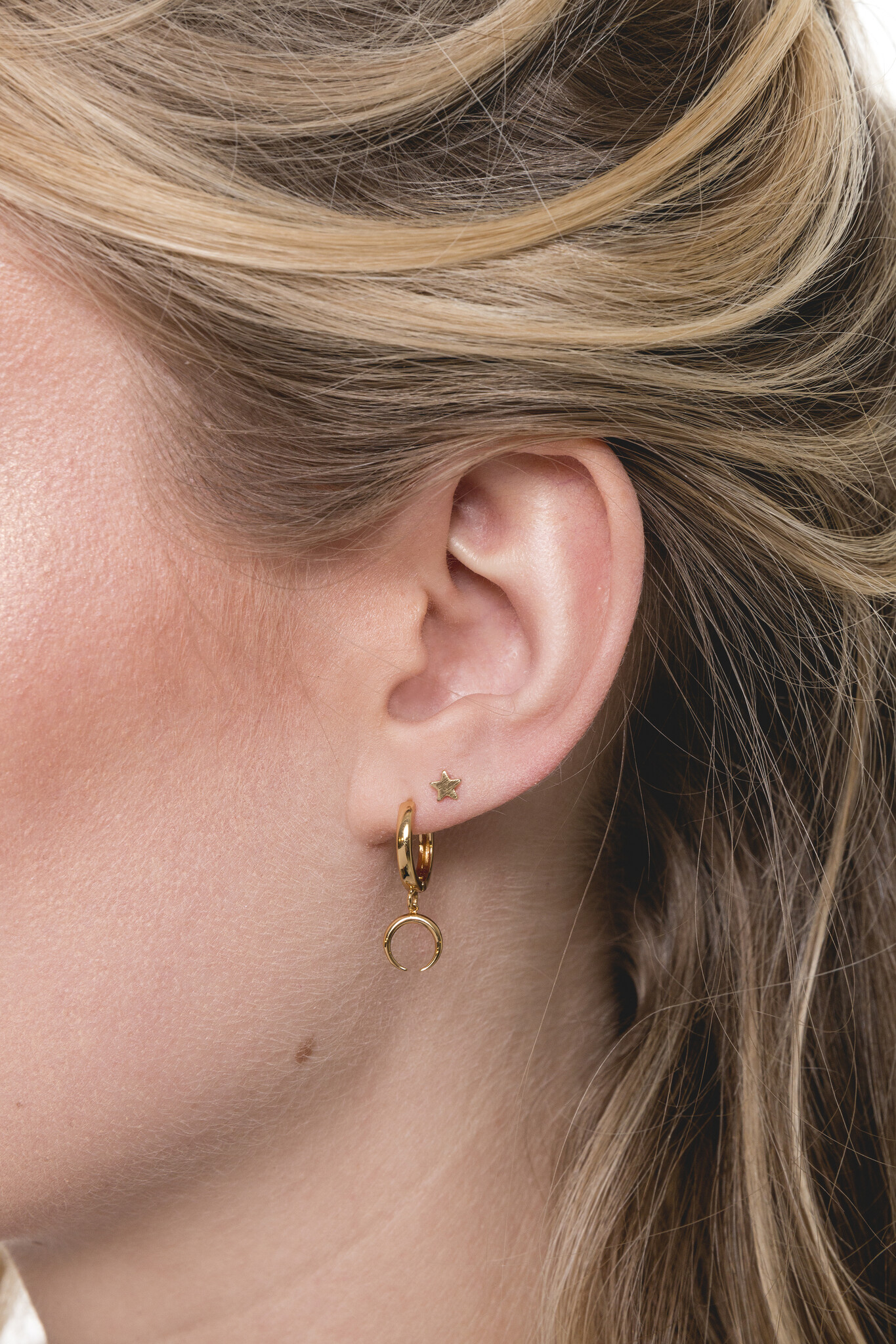 All the Luck in the World earring 'Horn' - goldplated