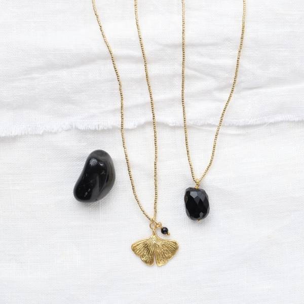 A Beautiful Story ketting 'Paradise' ginkgo -zwarte onyx goud