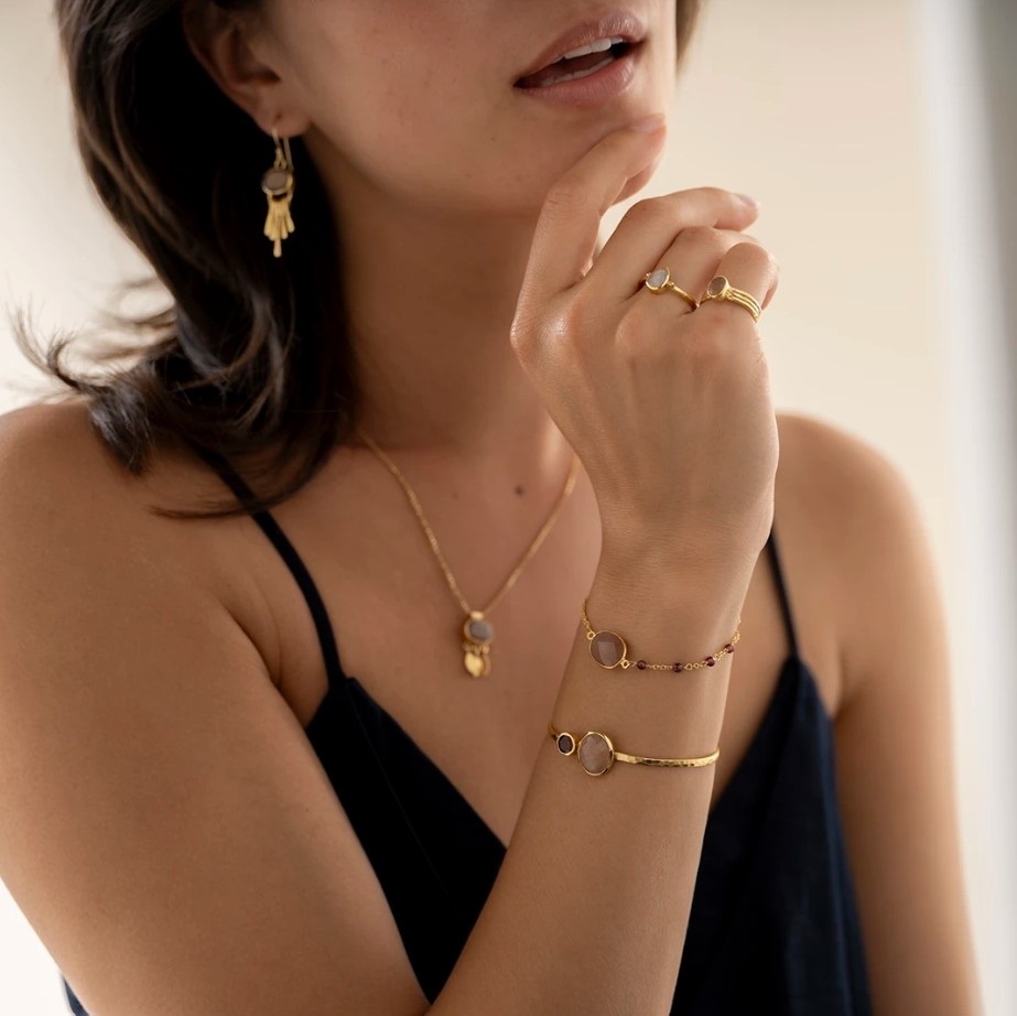 A Beautiful Story - Timeless armband 'Memorable' peach - maansteen / granaat