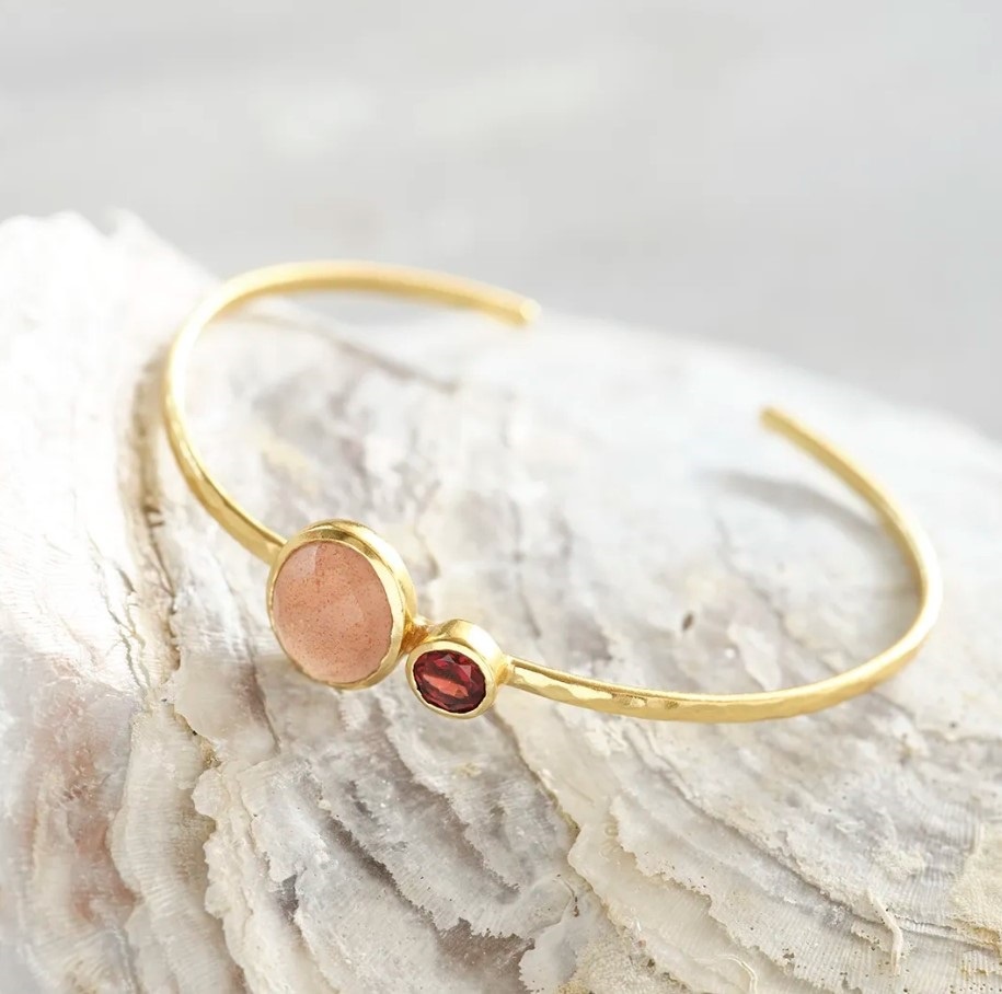 A Beautiful Story - Timeless armband 'Memorable' peach - maansteen / granaat