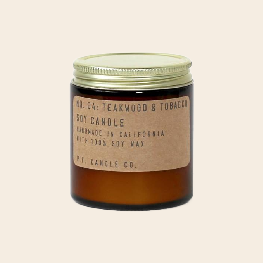 P.F.Candle & Co kaars M No.4 'Teakwood & Tobacco'